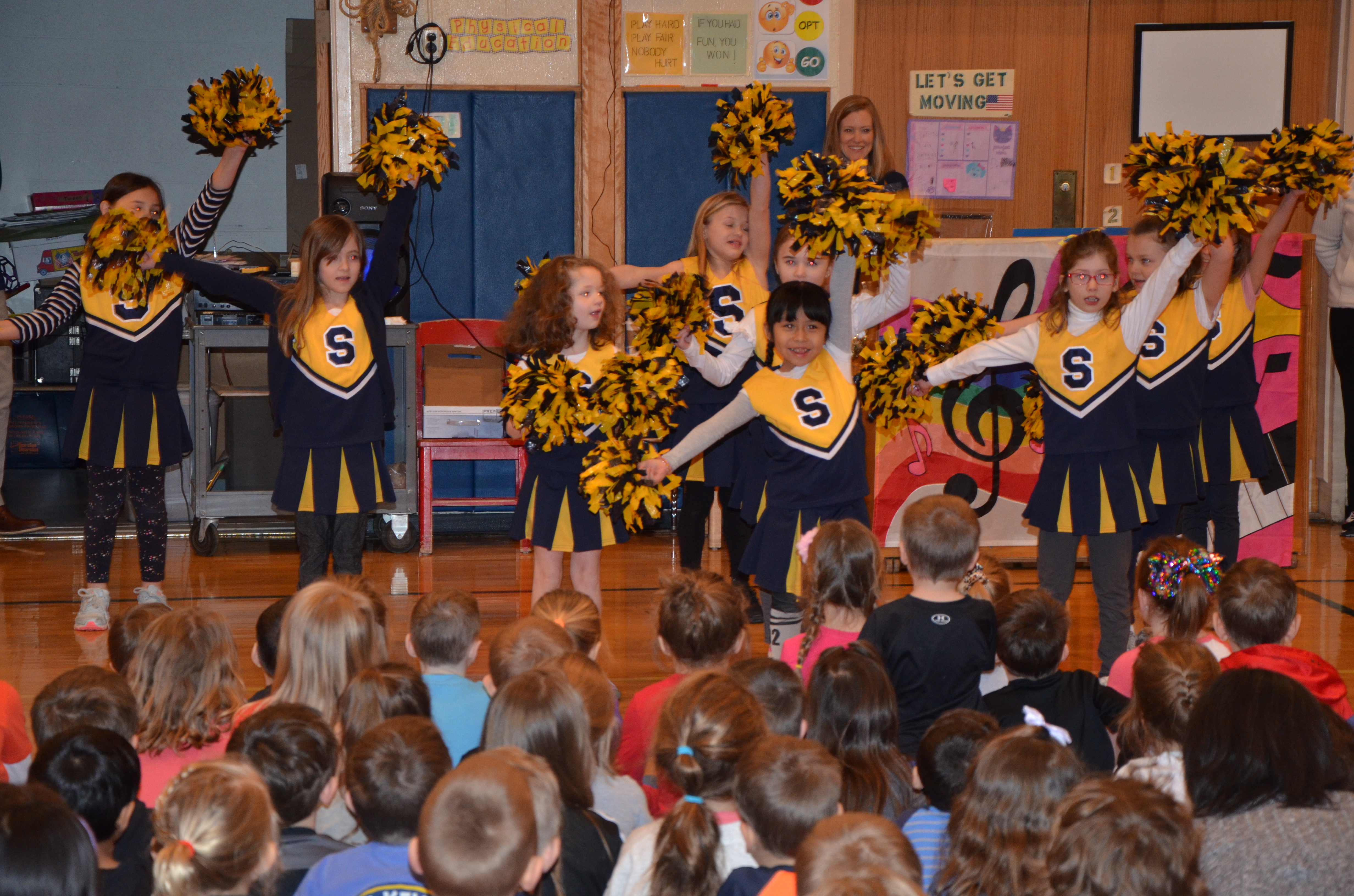 K-2 cheerleaders perform